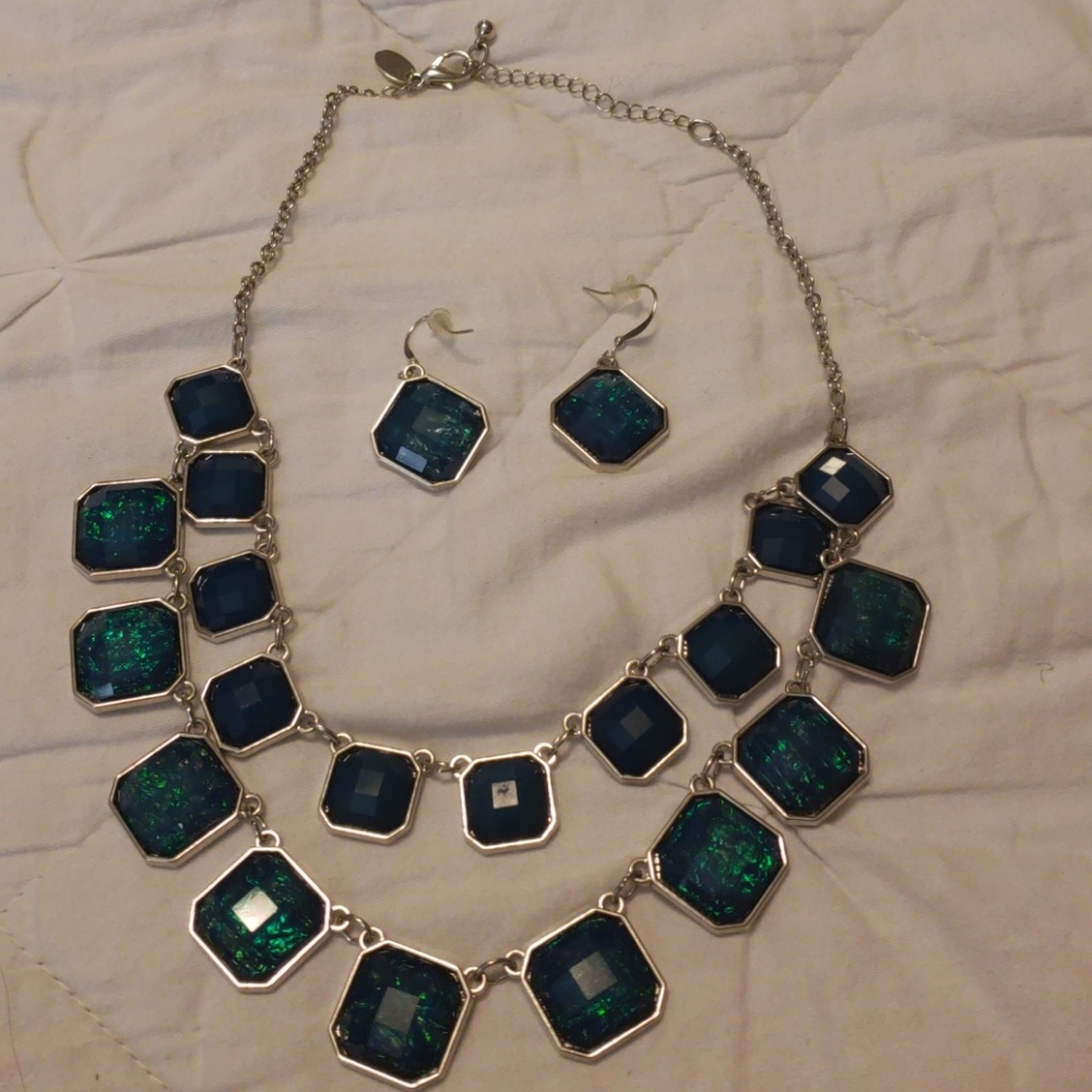 Necklace an earring set
